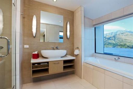 фото отеля The Rees Hotel & Luxury Apartments