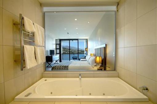 фото отеля The Rees Hotel & Luxury Apartments