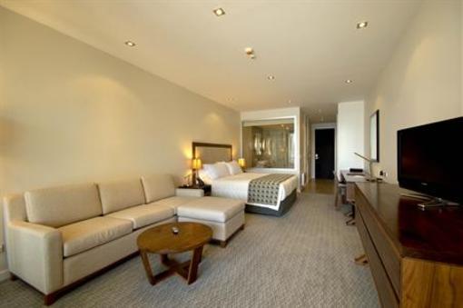 фото отеля The Rees Hotel & Luxury Apartments
