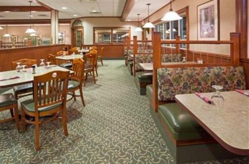 фото отеля Holiday Inn Conference Center Marshfield