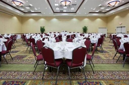 фото отеля Holiday Inn Conference Center Marshfield