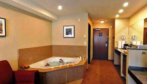 фото отеля BEST WESTERN Plus Snowcap Lodge