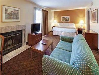 фото отеля Hawthorn Suites by Wyndham Holland