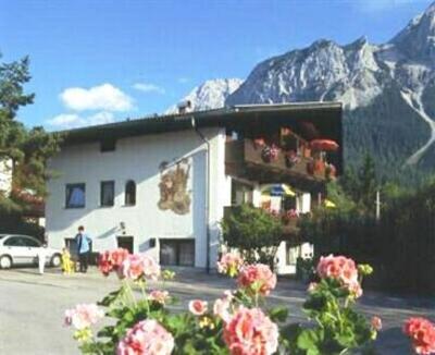 фото отеля Tyrol Appartements Ehrwald