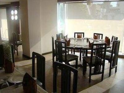 фото отеля Hotel Golden Star Surat