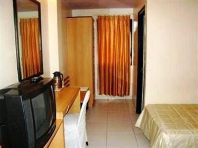 фото отеля Hotel Golden Star Surat