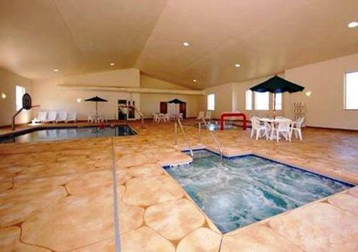фото отеля Comfort Suites at Royal Ridges