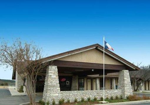 фото отеля Econo Lodge Segovia (Texas)