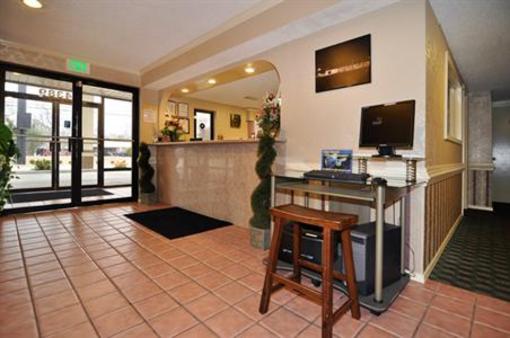 фото отеля Mockingbird Inn & Suites