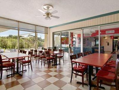 фото отеля Days Inn South Alexandria (Virginia)
