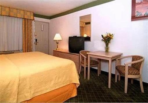 фото отеля Quality Inn & Suites Albuquerque