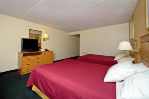фото отеля Americas Best Value Inn & Suites Saint Cloud