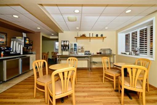 фото отеля Americas Best Value Inn & Suites Saint Cloud