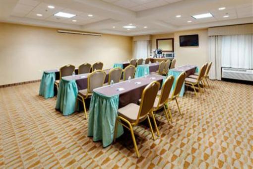 фото отеля Holiday Inn Express Hotel & Suites Haskell