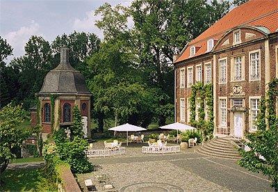 фото отеля Hotel Schloss Wilkinghege Münster