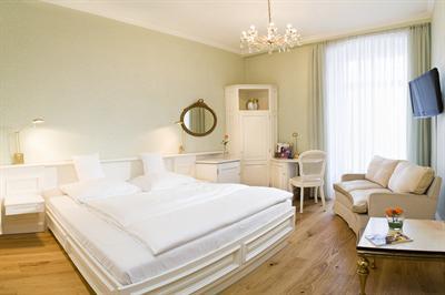фото отеля Hotel Schloss Wilkinghege Münster