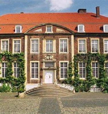 фото отеля Hotel Schloss Wilkinghege Münster