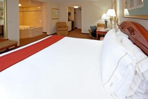 фото отеля Holiday Inn Express Carlstadt