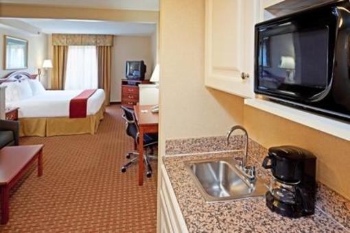 фото отеля Holiday Inn Express Carlstadt