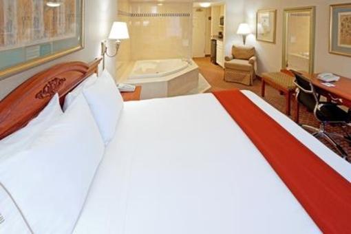 фото отеля Holiday Inn Express Carlstadt