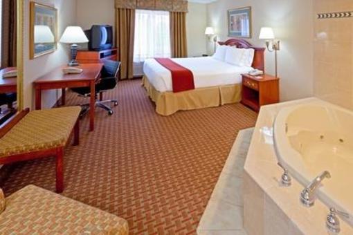 фото отеля Holiday Inn Express Carlstadt