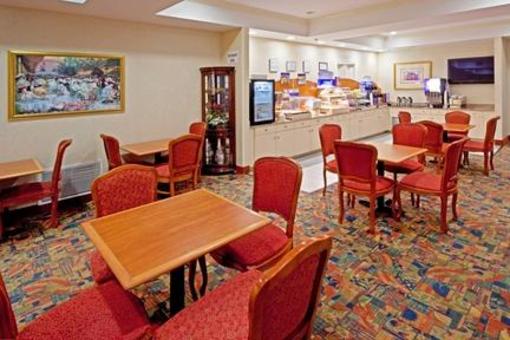 фото отеля Holiday Inn Express Carlstadt