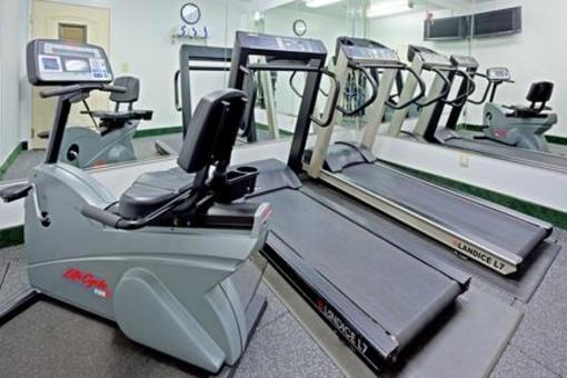 фото отеля Holiday Inn Express Carlstadt