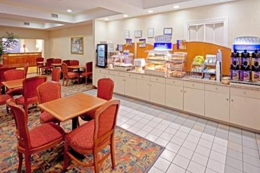 фото отеля Holiday Inn Express Carlstadt