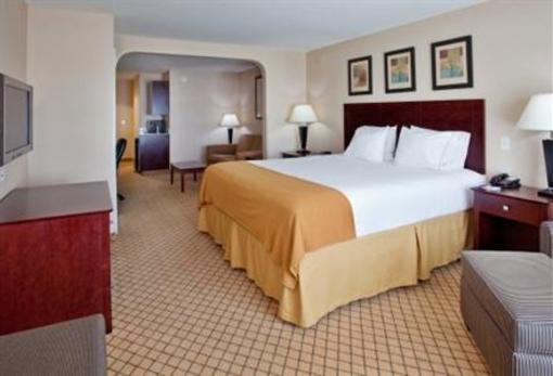 фото отеля Holiday Inn Express & Suites Wichita Airport