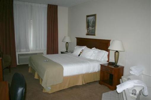 фото отеля Holiday Inn Express Portage