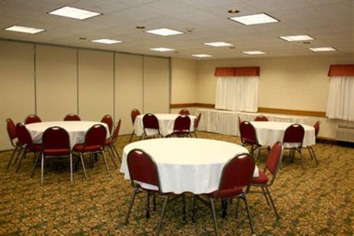 фото отеля Holiday Inn Express Portage