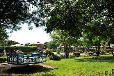 фото отеля Hotel Club Du Lac Tanganyika