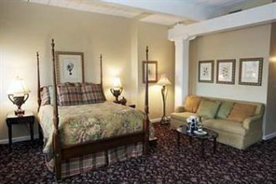 фото отеля Olde Harbour Inn