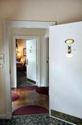 фото отеля Olde Harbour Inn