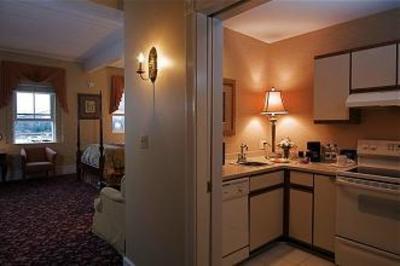 фото отеля Olde Harbour Inn