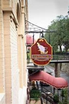 фото отеля Olde Harbour Inn