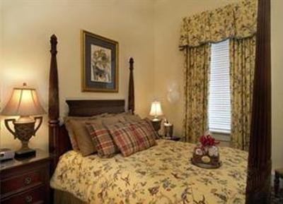 фото отеля Olde Harbour Inn