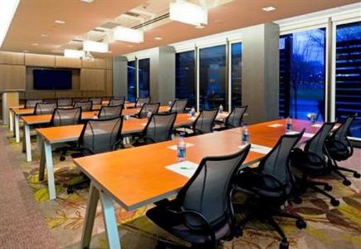 фото отеля Holiday Inn Harmon Meadow Secaucus