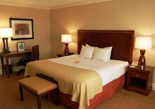 фото отеля Holiday Inn Harmon Meadow Secaucus