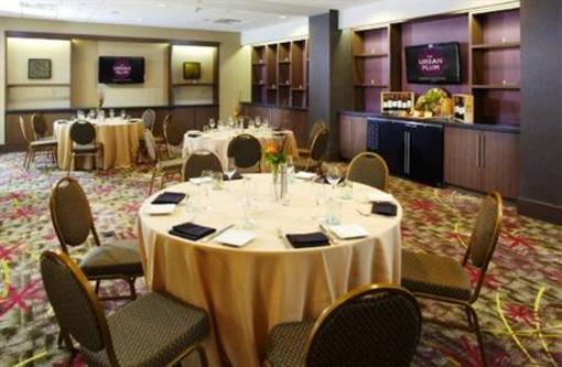 фото отеля Holiday Inn Harmon Meadow Secaucus