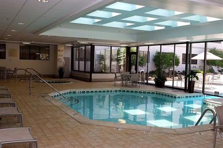 фото отеля Embassy Suites Detroit Metro Airport