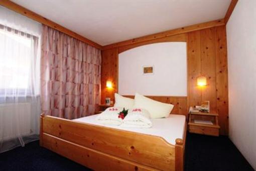 фото отеля Hotel Pension Sankt Leonhard im Pitztal