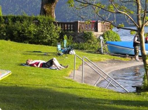 фото отеля Ferienwohnungen Seerose direkt am See