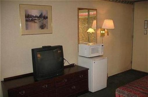 фото отеля Red Rock Inn Plymouth (Indiana)