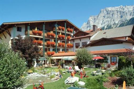 фото отеля Hotel Zum Grünen Baum Ehrwald