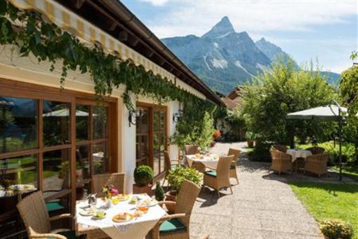 фото отеля Hotel Zum Grünen Baum Ehrwald