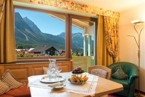 фото отеля Hotel Zum Grünen Baum Ehrwald