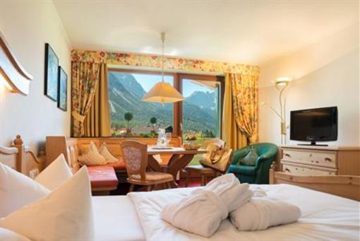 фото отеля Hotel Zum Grünen Baum Ehrwald