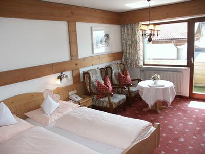 фото отеля Hotel Zum Grünen Baum Ehrwald