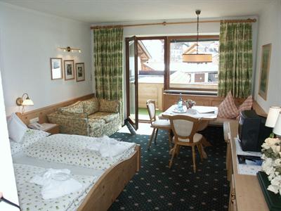 фото отеля Hotel Zum Grünen Baum Ehrwald